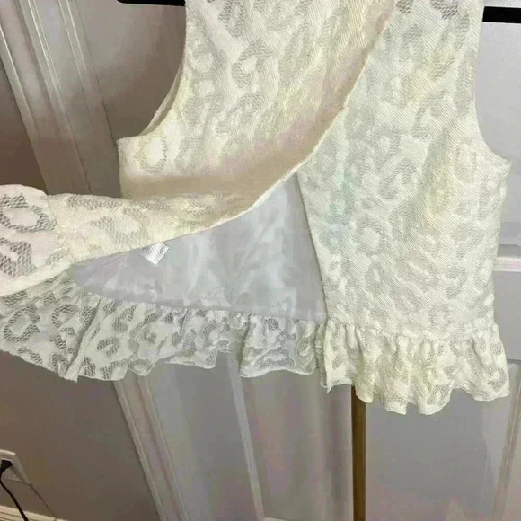 Trina Turk White shimmer blouse size Medium - Picture 3 of 6